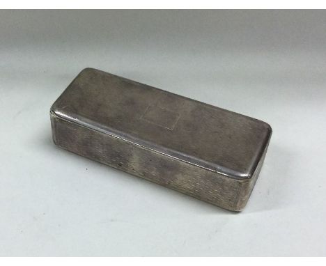 An engine turned silver snuff box with gilt interior. London. By WP. Approx. 33 grams. Est. £80 - £120.