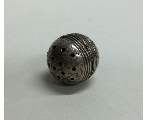 A novelty Georgian silver pierced vinaigrette / snuff box attractively decorated with wriggle work. Approx. 4 grams. Est. £40