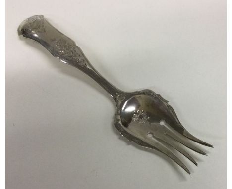 An attractive Continental silver fork decorated with flowers and leaves. Approx. 21 grams. Est. £15 - £20.