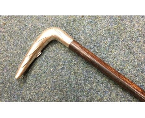 An Edwardian silver mounted walking stick. Birmingham. Est. £20 - £30.