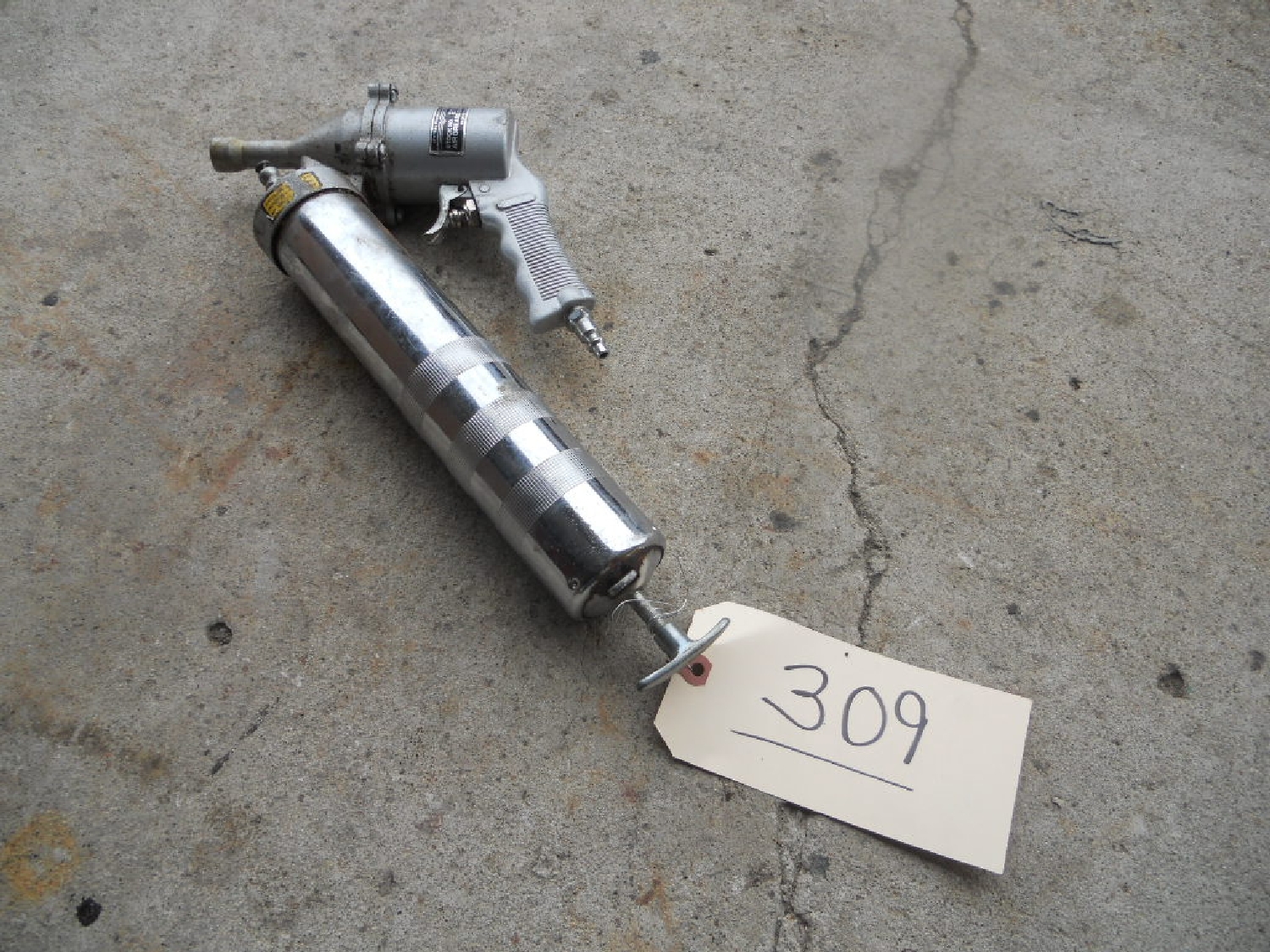 Central Pneumatic Air Grease Gun. Used.