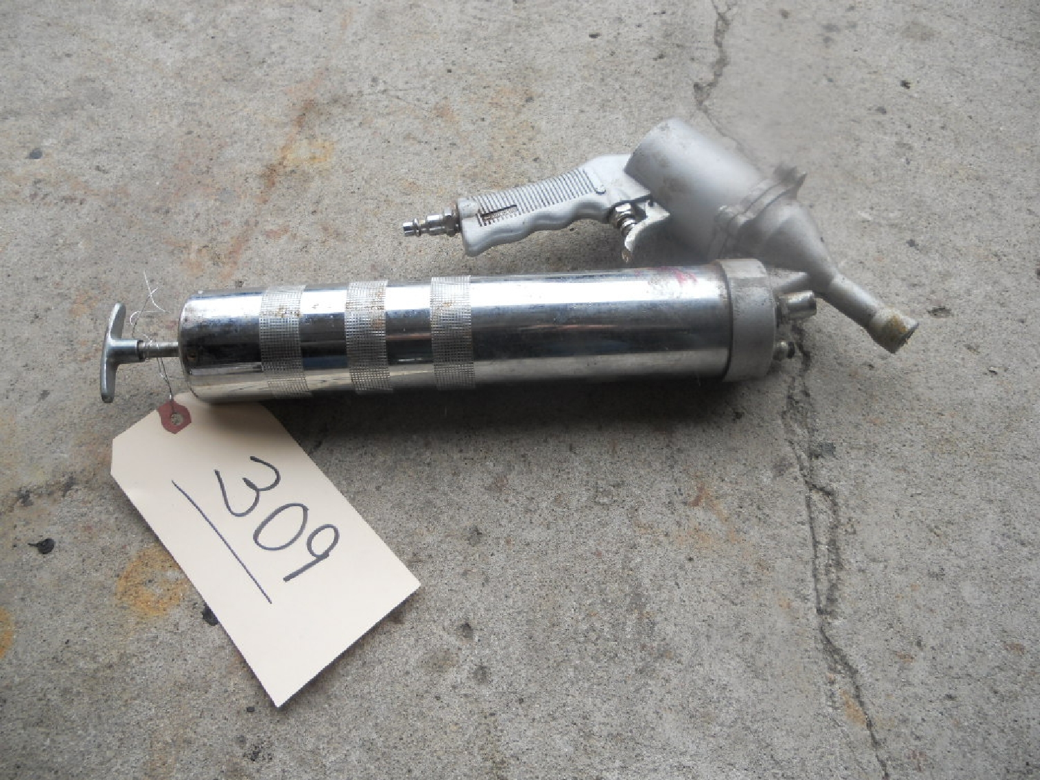 Central Pneumatic Air Grease Gun. Used.