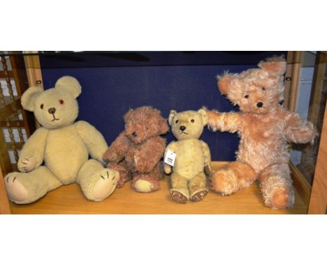 Four post war teddy bears (4)