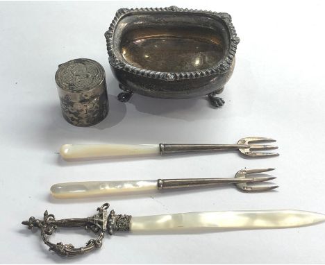 Selection of vintage silver items includes  silver salt  no liner silver pill box and 3 mother of pearl handled pickle forks 