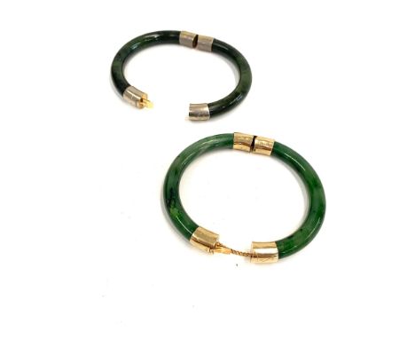 2 vintage jade type bangles please see images for details,&nbsp;the bracelets are in good overall condition, diameter approxi
