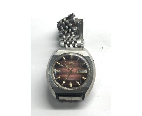 Vintage gents Orient automatic wristwatch the watch is ticking cracked glass please see images for condition no warranty give
