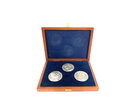 Vintage hallmarked continental silver medallions in box each hallmarked AG.999 total weight of medals 146g 