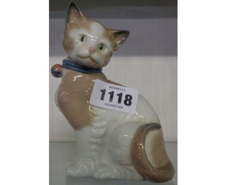 A Nao seated cat ornament