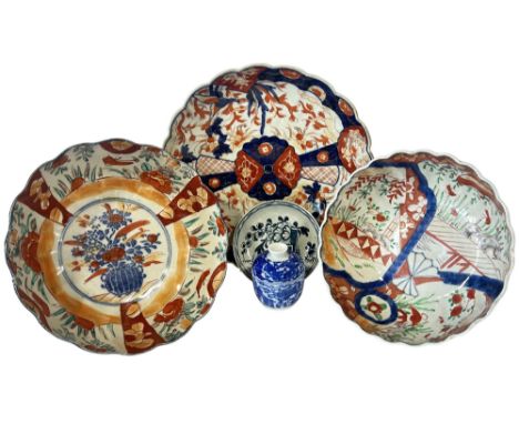 A group of 18th-20th century Chinese porcelain items, to include: A Famille rose charger, possibly Qianlong period, diameter: