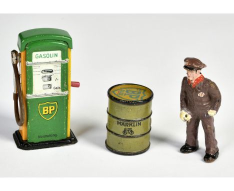 Arnold, BP Zapfsäule mit Tankwart und Fass, US Z. Germany, 8,5 cm, Blech, min. LM, Z 2