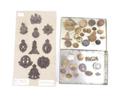 Collection of military buttons and WWII economy cap badges to include, Royal Corps of Signals, Essex Reg and Club Alpin Suiss