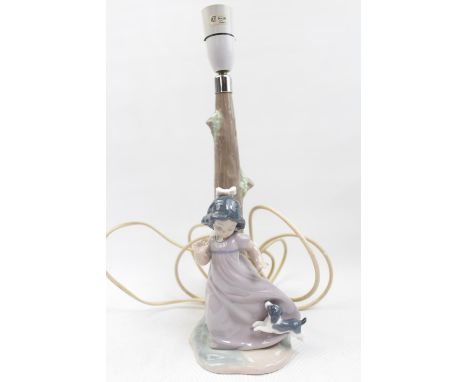 Boxed (Lladro) Nao 01057 Nina Pereseguida Por Perro Lamp Base