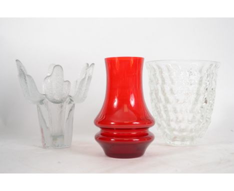  A group of vintage 20th century retro studio art glass to include a Dartington frosted glass 6 branch vase designed by Frank