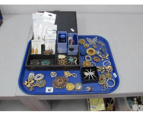 Assorted Costume Brooches, dress clips, modern pendants, earrings, trinket box etc :- One Tray 