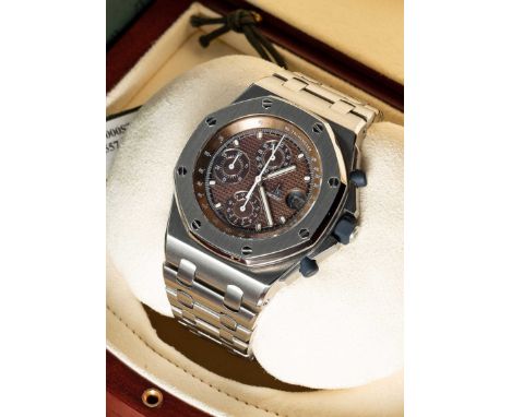 A RARE GENTLEMAN'S STAINLESS STEEL AUDEMARS PIGUET ROYAL OAK OFFSHORE CHRONOGRAPH BRACELET WATCHDATED 2001, REF. 25721ST/O/10