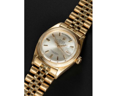 A RARE GENTLEMAN'S 18K SOLID YELLOW GOLD ROLEX OYSTER PERPETUAL DAY DATE BRACELET WATCHCIRCA 1956, REF. 6511 SILVER "OCC" DIA