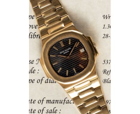 A VERY RARE GENTLEMAN'S 18K SOLID YELLOW GOLD PATEK PHILIPPE NAUTILUS "JUMBO" BRACELET WATCHDATED 1978, REF. 3700/1 WITH "LIG