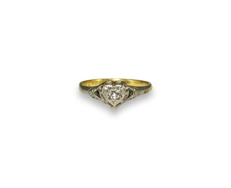 Vintage 18ct Gold Diamond Solitaire Ring with Heart Shaped mount weighing 2.8g size M 