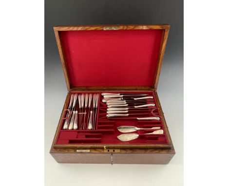 An extensive part canteen of silver flatware, various dates and makers, Fiddle Pattern, in wooden box, 121.54ozt (excluding k