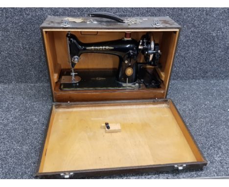 Vintage singer sewing machine in original carrycase
