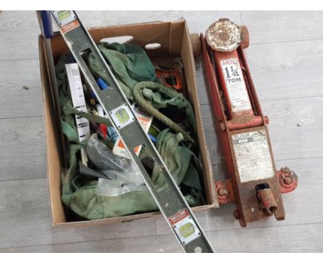 Box of miscellaneous tools inc Stanley hand saw plus 1¼ ton floor Jack
