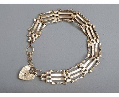 9ct yellow gold 4 bar gate bracelet with padlock pendant, 9.3g