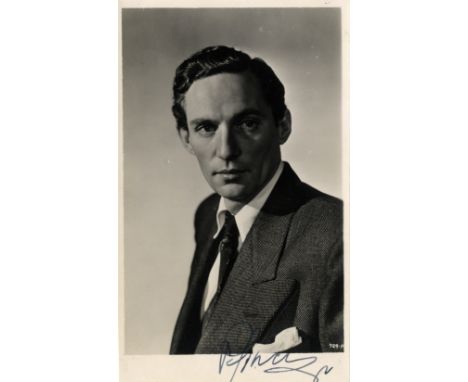 ACADEMY AWARD WINNERS: Small selection of signed postcard photographs and slightly smaller (1), 8 x 10 (1), a few vintage, by
