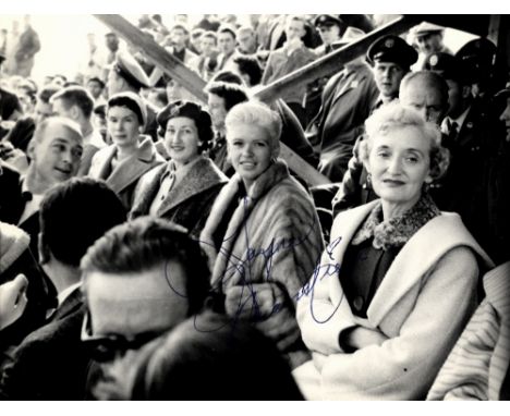 MANSFIELD JAYNE: (1933-1967) American Actress & Sex Symbol. Vintage signed 8 x 6.5 photograph depicting Mansfield seated in a