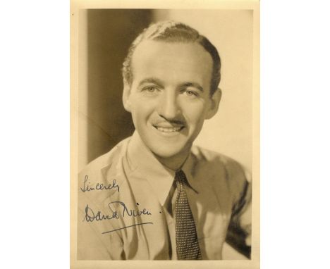 ACADEMY AWARD WINNERS: Selection of vintage signed postcard (3) and 5 x 7 (3) photographs by various Oscar winning actors com