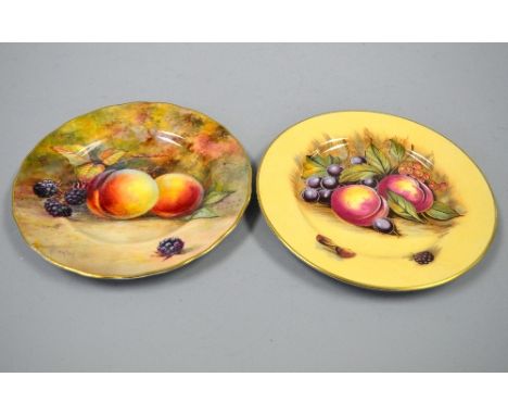 A ROYAL WORCESTER FRUIT PLATE, hand painted with apple and blackberry design, signed Sedgley, approximately 16cm diameter, to