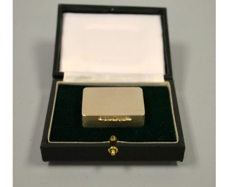 A SILVER GALLAGHER SNUFF BOX, of rectangular form with engine turned decoration and gilt interior, in original green fitted b