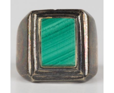 Beautiful ring marked 925 inside the band. Size 9. 16g total weight. Dimensions: See DescriptionCondition: Age related wear. 