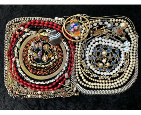 Box of Quality Costume Jewellery, mostly vintage, comprising  bracelets, beads, pearls, bangles, earrings, brooches, etc.