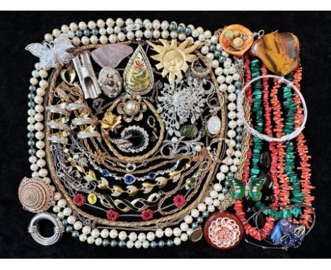 A Collection of Vintage Costume Jewellery to include necklaces, pearls, brooches, gold tone necklaces and bracelets etc