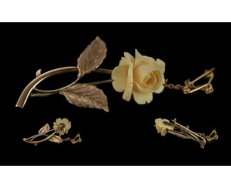 Ladies - Attractive Bespoke 9ct Gold Yellow Rose and Leaves Brooch. Marked 9ct with Safety Chain. Weight 4,9 grams. Height 2 