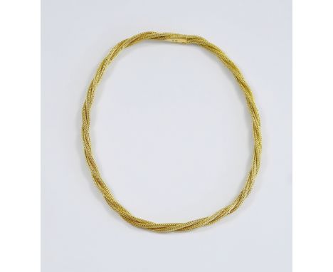 Elegante Halskette 18 K Gold, gestempelt und mit Juwelierpunze versehen. Dreireihige Fischgräterkette, in einander gedreht. F