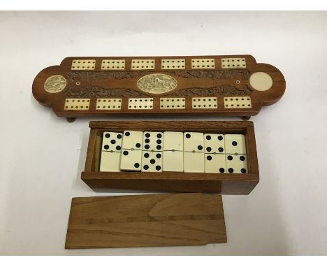 A late 19th Century green and ivory cribbage board and a case of bakelite dominoes (2)