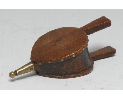 A 19th century novelty snuff box, as a pair of hearth bellows, 9cm long 