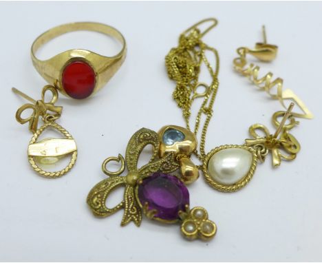 9ct gold jewellery including a ring set with carnelian, 5.6g