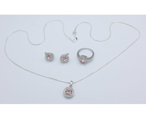 A jewellery suite, ring size N
