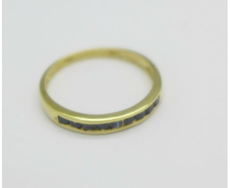 A 9ct gold and sapphire ring, 1.1g, N