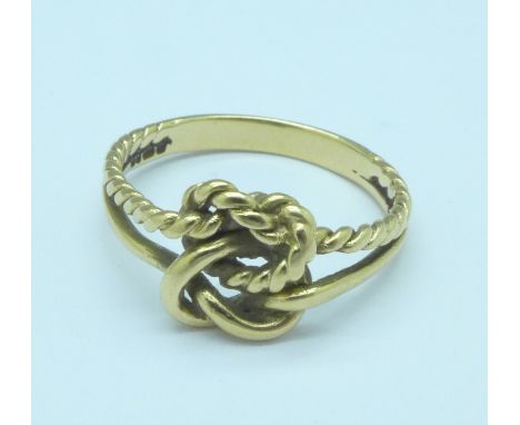 A 9ct gold knot ring, 2.6g, O