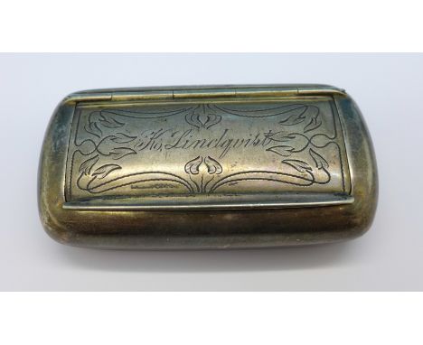 A Swedish silver snuff box with inscription to top, K. Lindquist, and base, 1930, D8, 89g, 9cm