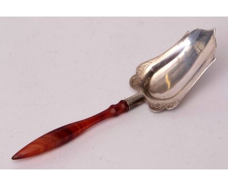 Late 19th century Continental white metal and banded agate caddy spoon of polished and waisted form with engraved shoulders a