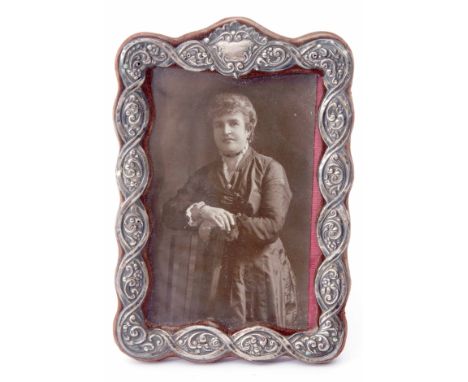 Edward VII silver mounted easel backed photograph frame, the pinned and embossed rope twist mount with central vacant cartouc