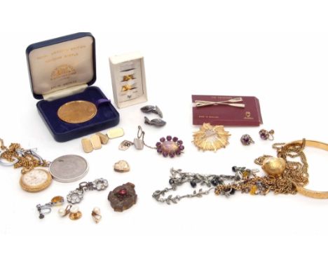 Mixed Lot: costume jewellery to include The Tower Mint Royal Wedding medallion, gold plated bangle, dress studs etc   