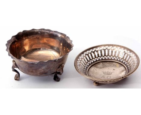 Mixed Lot: comprising George V small dish of circular form with beaded rim, pierced gallery and polished centre with central 