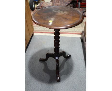 A walnut circular top occasional table, on bobbin turned column and tripod splay supports, 17" dia x 27" high 