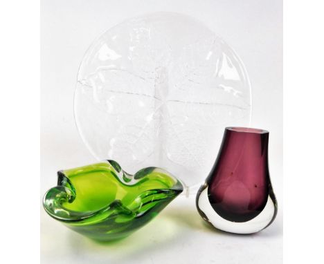 A Kosta Boda glass leaf plate by Ann Warff, of shaped form, 32cm wide, a amethyst and clear glass vase and a Murano style vas