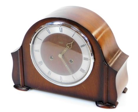 A mid 20thC walnut cased mantel clock, with 16cm diameter Roman numeric dial with eight day movement, Smiths Enfield, strikin